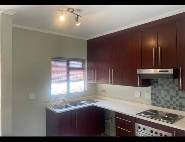 2 BEDROOM TOWNHOUSE FOR SALE IN GLENVISTA